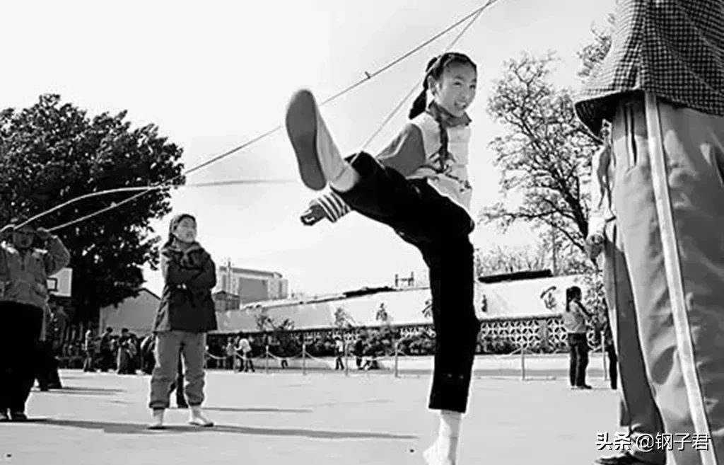 60年代人的童年回忆(我是出生在60年代的人，关于我的童年记忆，最早应该是在5、6)