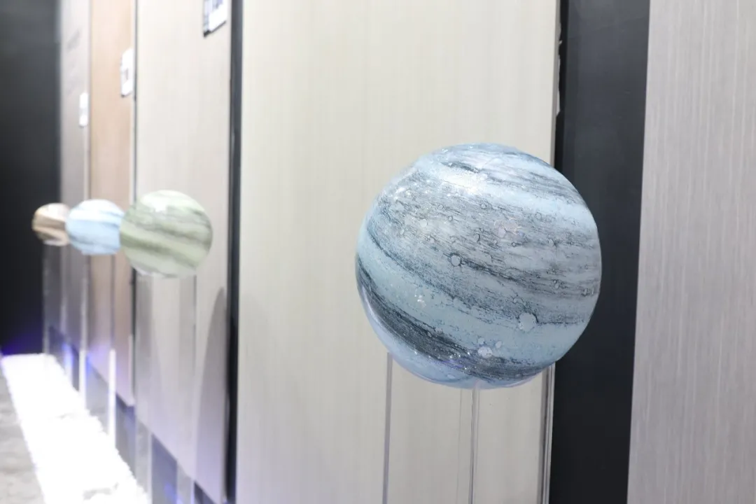 广州设计周打卡TOP1的绝美「金丝玉玛星空主题馆」,大场面超震撼 广州设计周打卡TOP1的绝美「金丝玉玛星空主题馆」,大场面超震撼