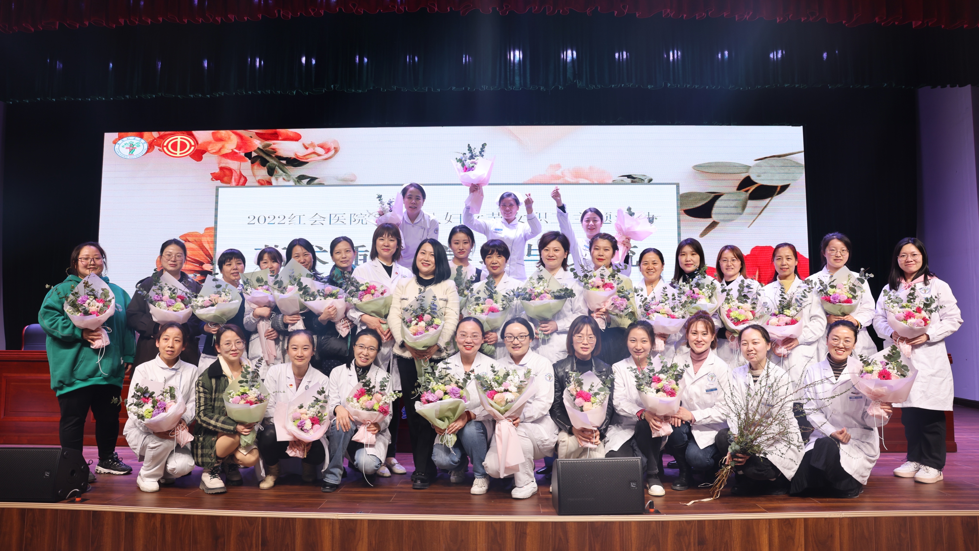 西安市红会医院工会举办“迎三八”女职工插花沙龙活动