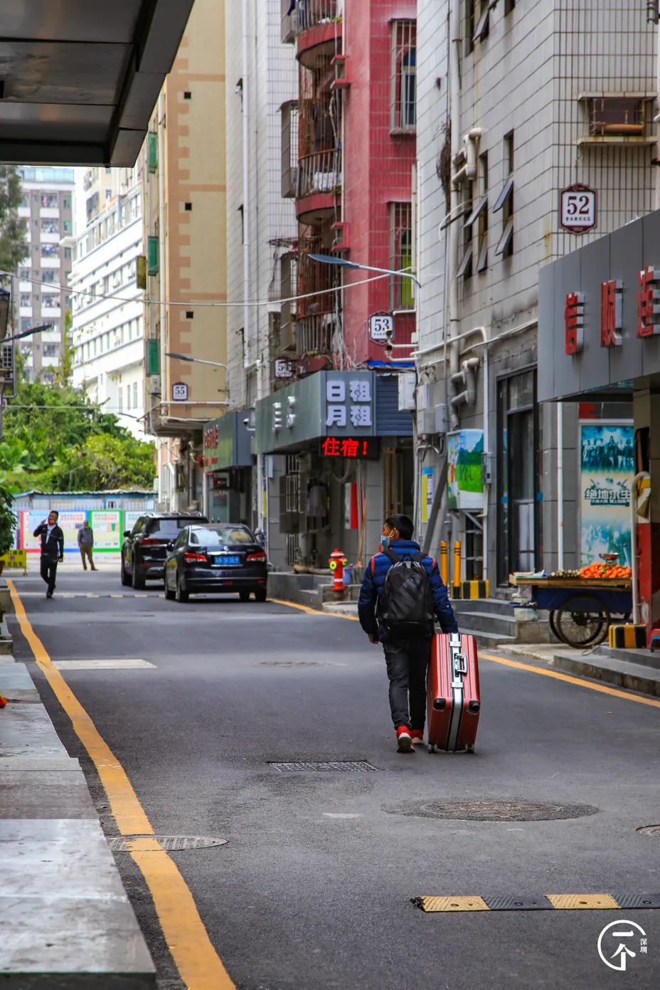 我在深圳富士康打工，月入5k，住30元旅館