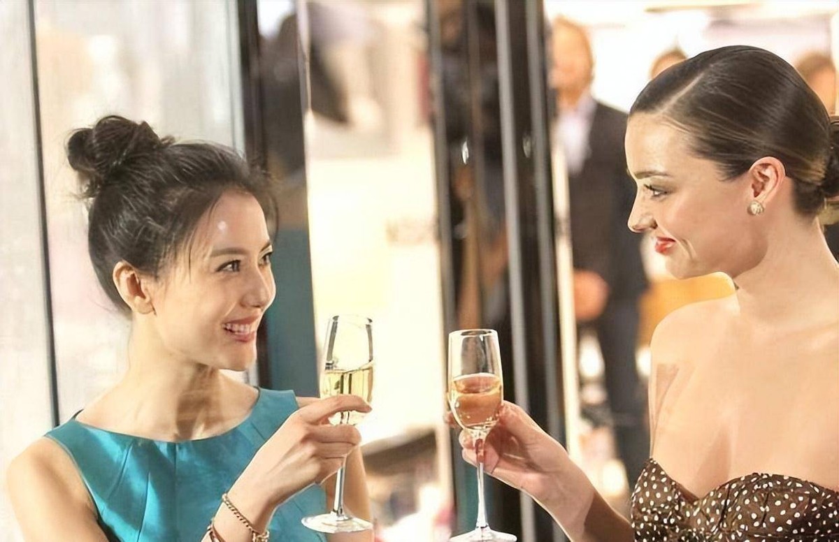 16对中外明星同框,耀眼的“东方美”不输国际咖,举手投足皆风情