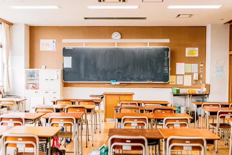 学校课桌（开学啦）