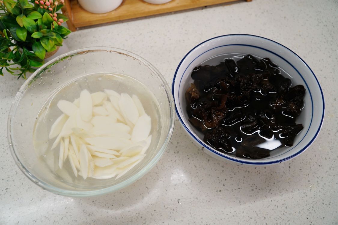 山藥和木耳是絕配，建議：條件允許多吃幾次，很多人不知道有啥用