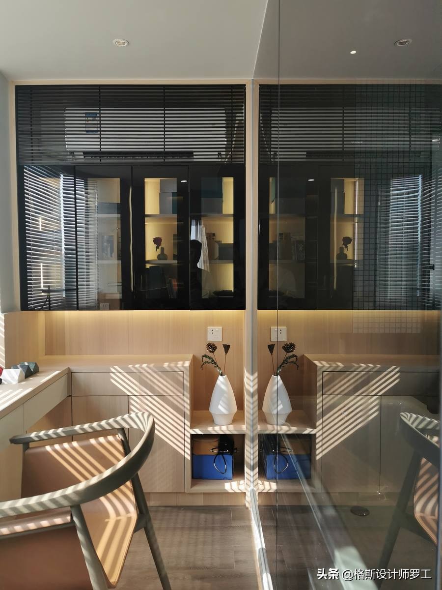90后夫妻48㎡小家火了，超多收纳空间，卫生间玻璃间隔，好羡慕