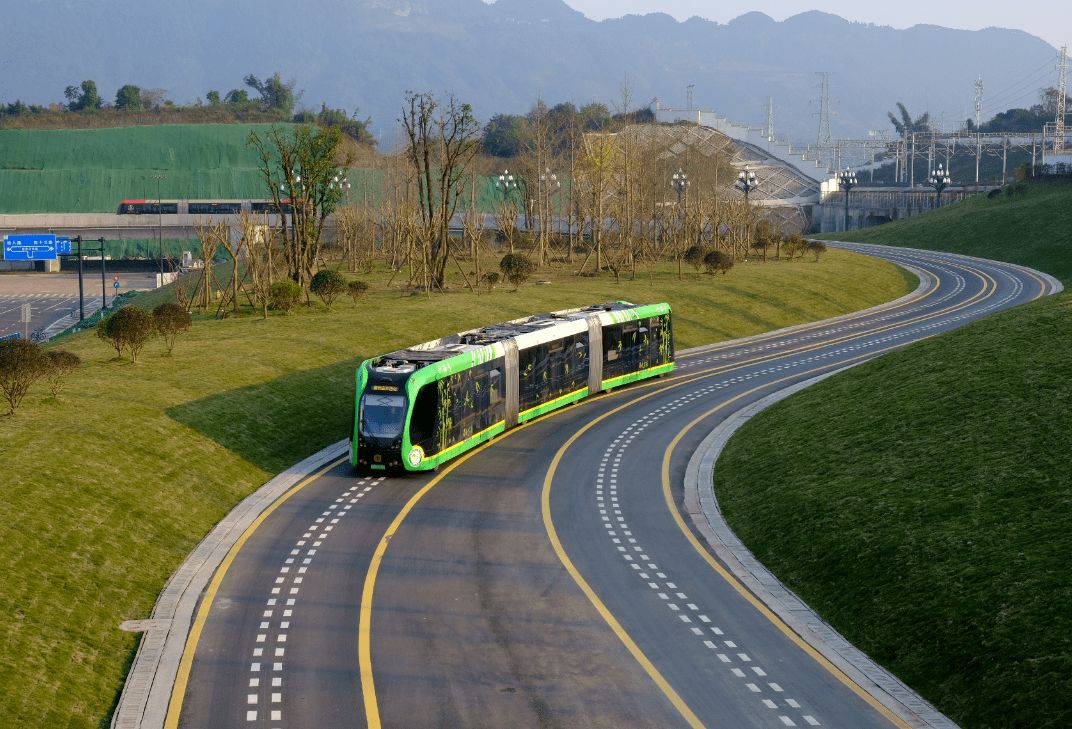 揭秘宜宾智轨:时速70公里,独具特色的无轨列车,廉价的"地铁"