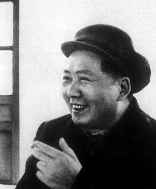 邓华给大伙递“白金龙烟”，一人只分一支，主席笑说：财不露白啊