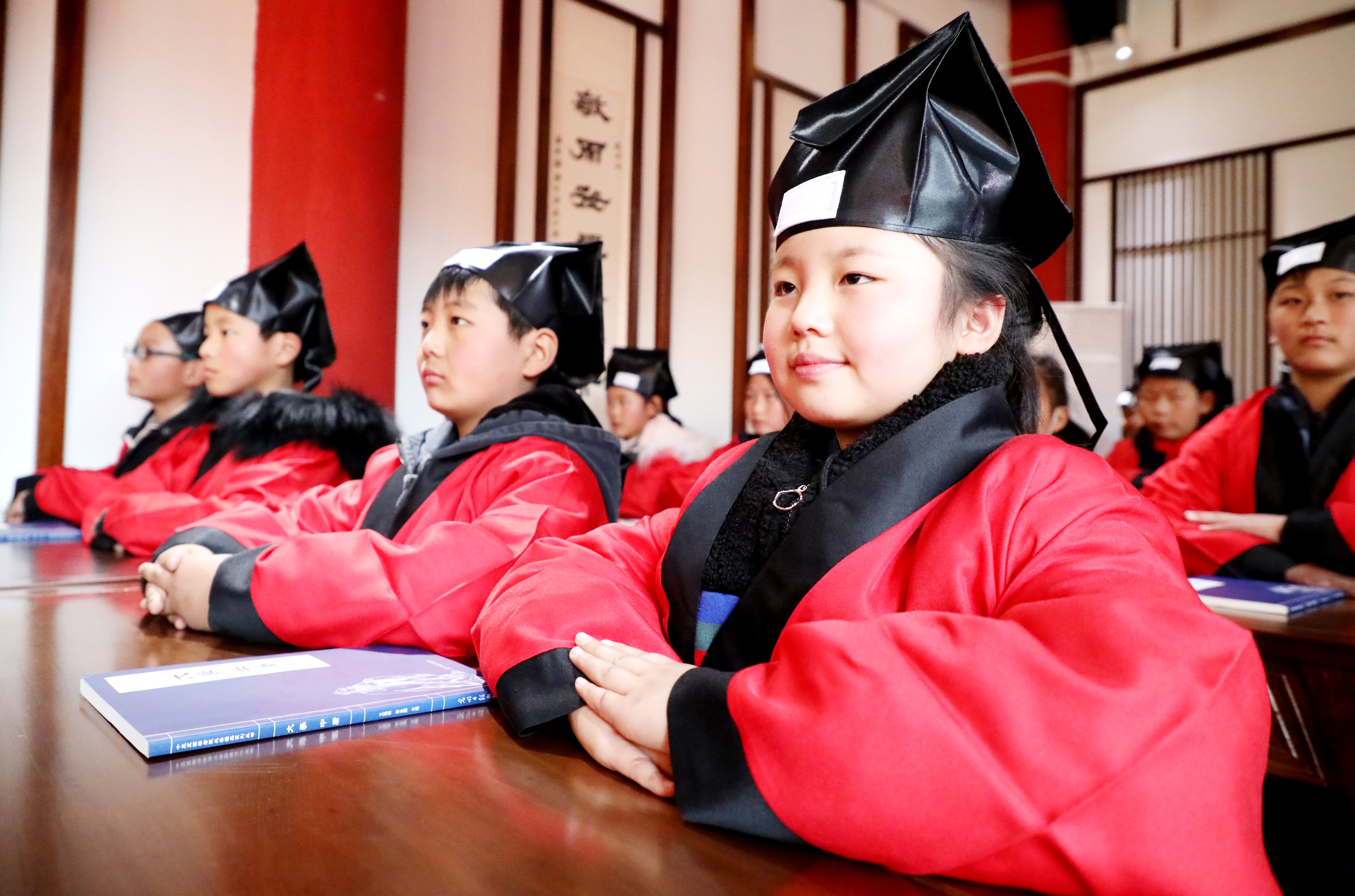 學(xué)習(xí)國(guó)學(xué)文化 傳承華夏文脈——天中晚報(bào)小記者研學(xué)活動(dòng)走進(jìn)皇家驛站孔子書院
