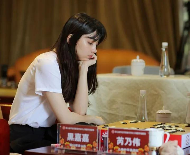中澳混血最美棋手黑嘉嘉,台上冷脸台下激萌捕获一众日本粉丝