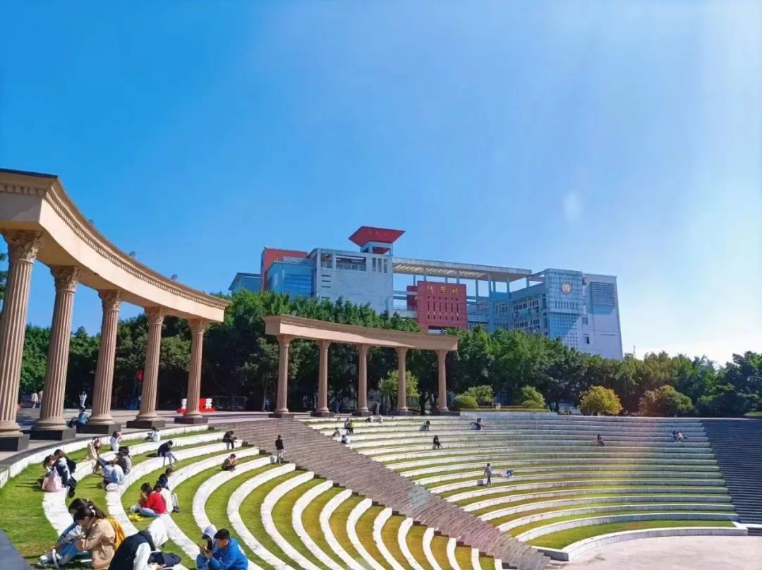 重庆超“有颜”大学！坐拥研究中心“全国唯一”，拥有价值超20万的神仙月季！