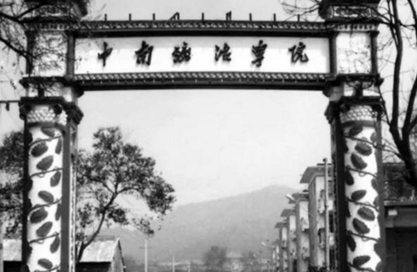 3所985全靠“医学院”撑门面，川大合并华西医，相当于捡到宝了