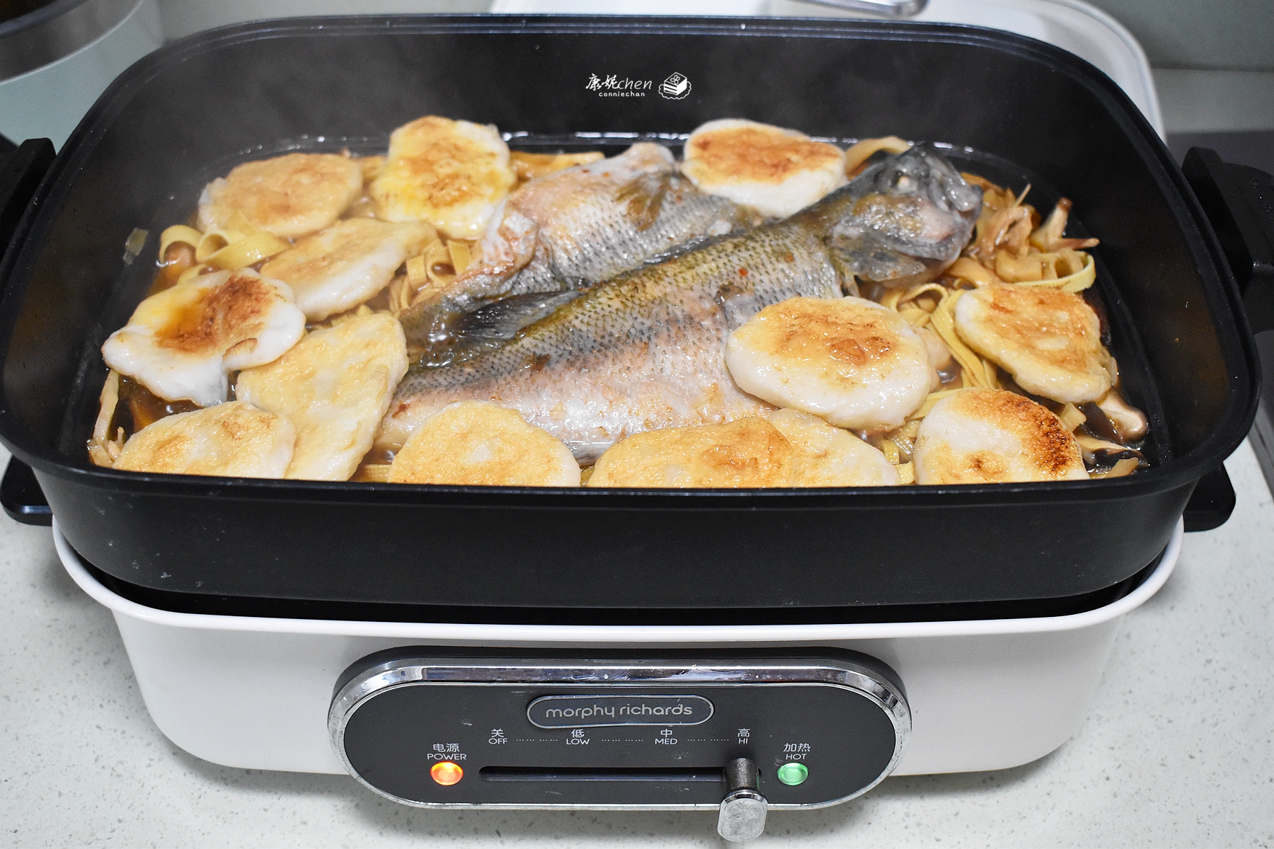 在家吃烤鱼火锅，食材丰富简单省事，好吃又实惠，家人赞不绝口