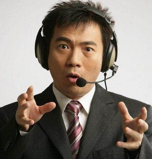 女足夺冠了，这个54岁的男人在演播厅哭了