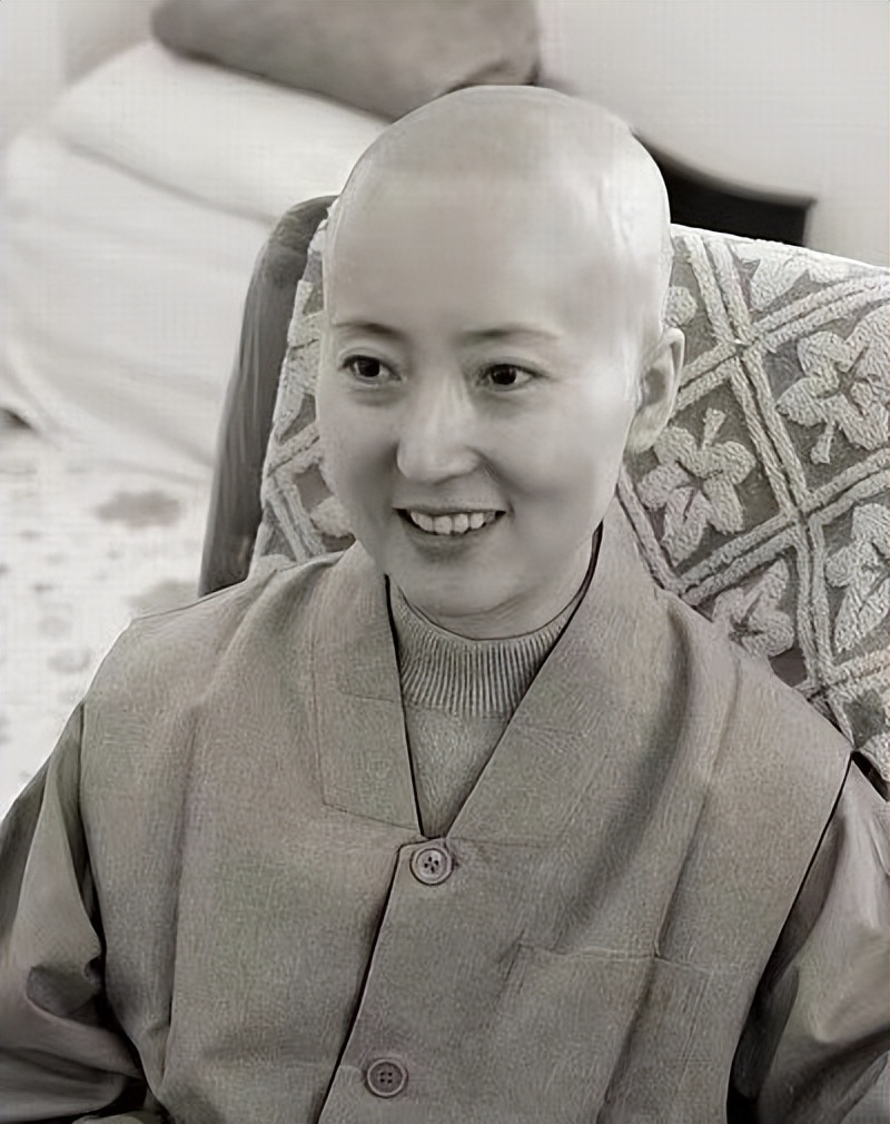 “薛宝钗”张莉身价过亿，56岁依旧未婚，终究难逃“红楼一梦”