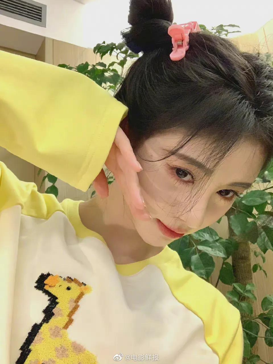 鞠婧祎小姐姐的拍照氛围感好绝啊