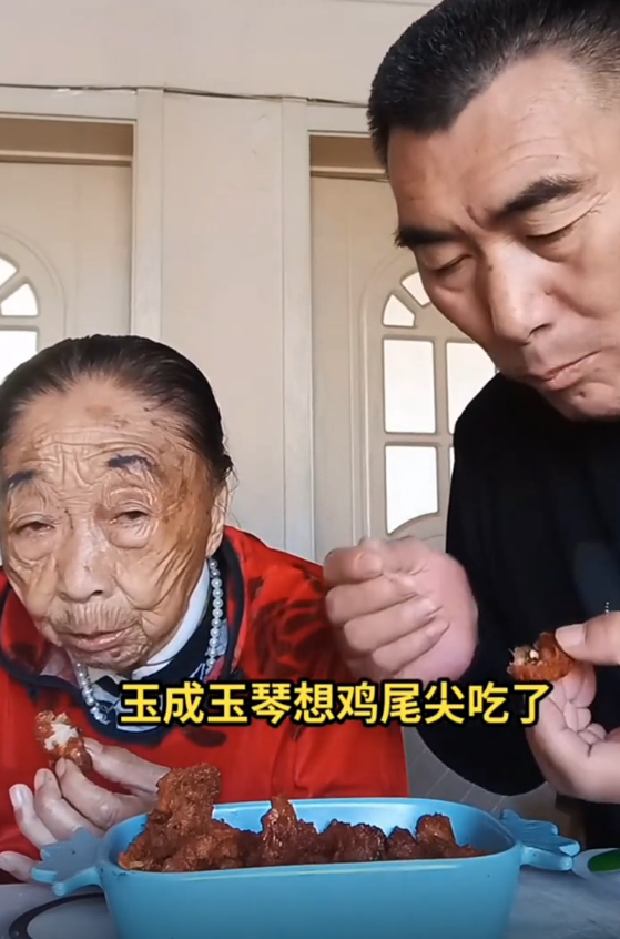 85岁马玉琴晚年凄苦，丈夫却整日大鱼大肉，年收入曝光令人咋舌