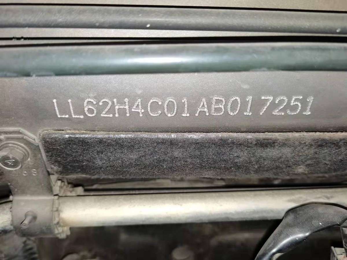 你看這座椅像8萬公里嗎？車商說車子驗(yàn)出任何問題賠款1萬元