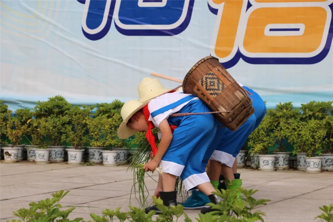不负耕耘 拥抱收获｜记实小外国语学校满天星中队升旗仪式班级展示