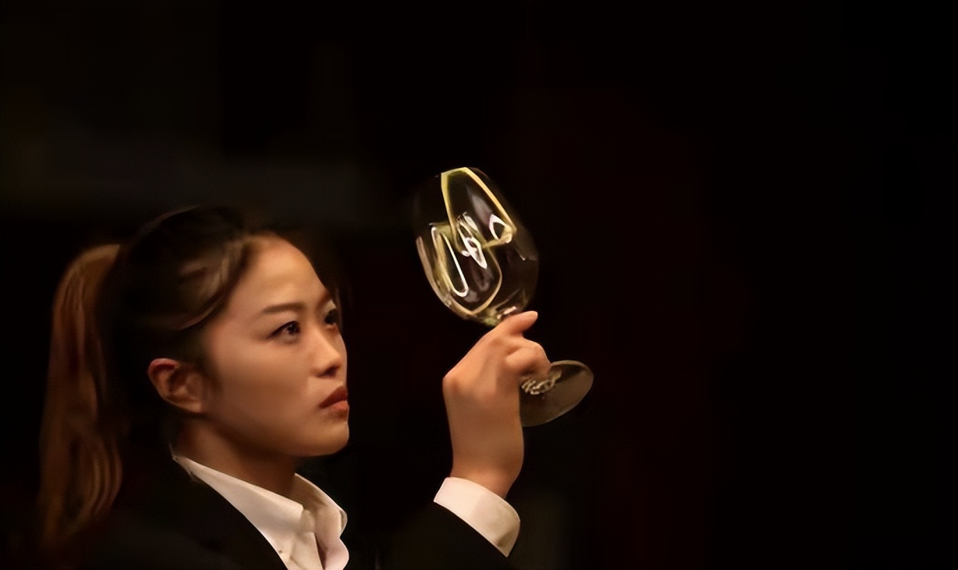 四川00后女生，大学毕业后当保镖，如今22岁年入百万，凭啥