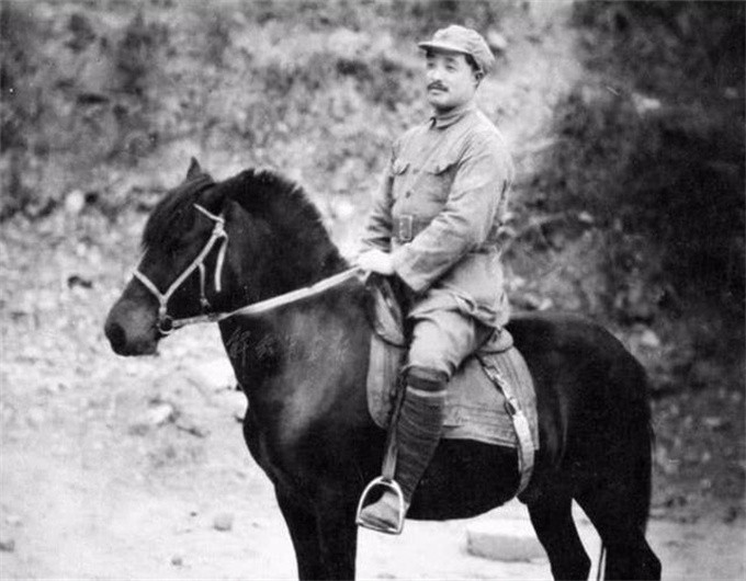 解放战争中，贺龙身在何处？为何他能位列十大元帅之中？