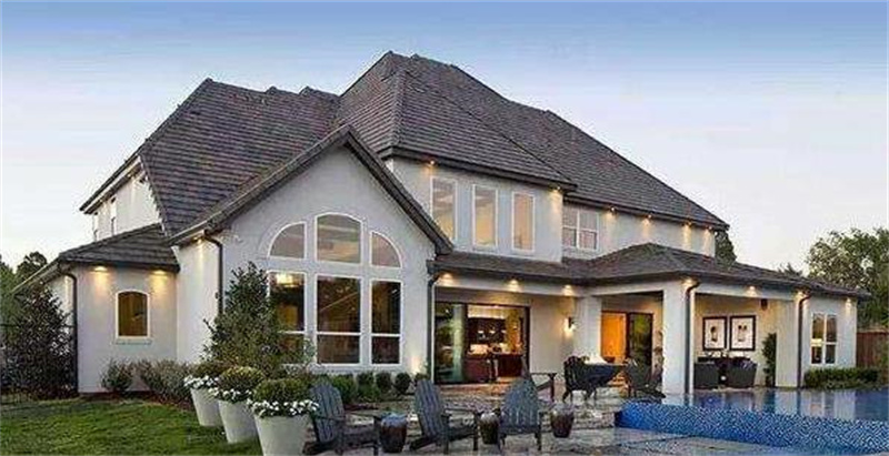 涉外家政之痛：58岁保姆被骗到美国当女奴，被迫学狗爬、吃头发