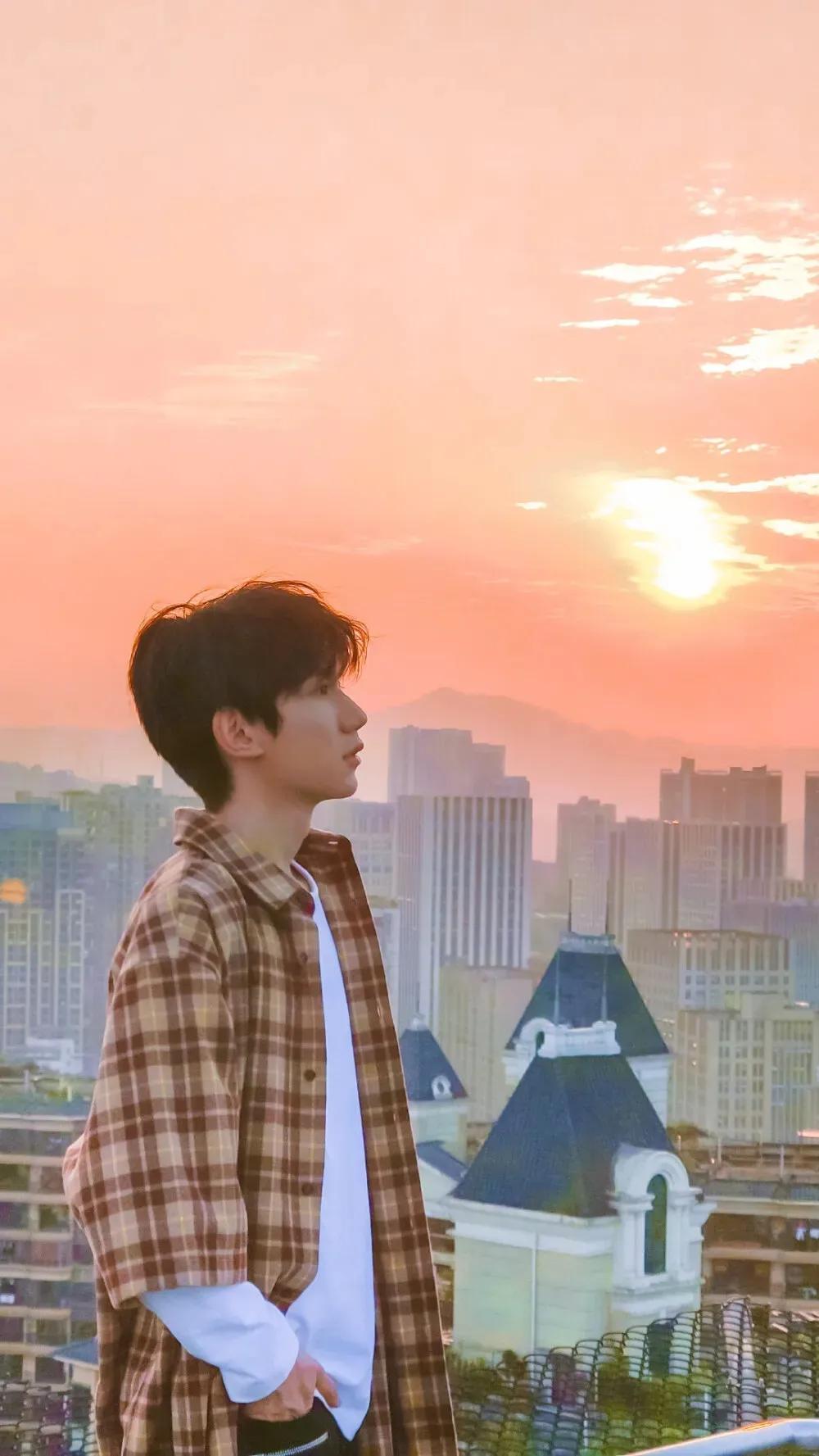 王俊凯易烊千玺王源高清壁纸，哪张壁纸最好看呢