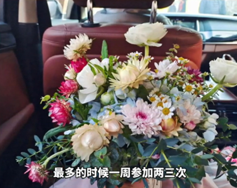 22岁大学女生毕业当“职业伴娘”，要求本科，长得还不能太好看