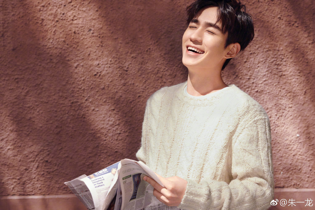 “小公爷”朱一龙，曾跑龙套10年，30岁逆袭成顶流，戏外仍未婚