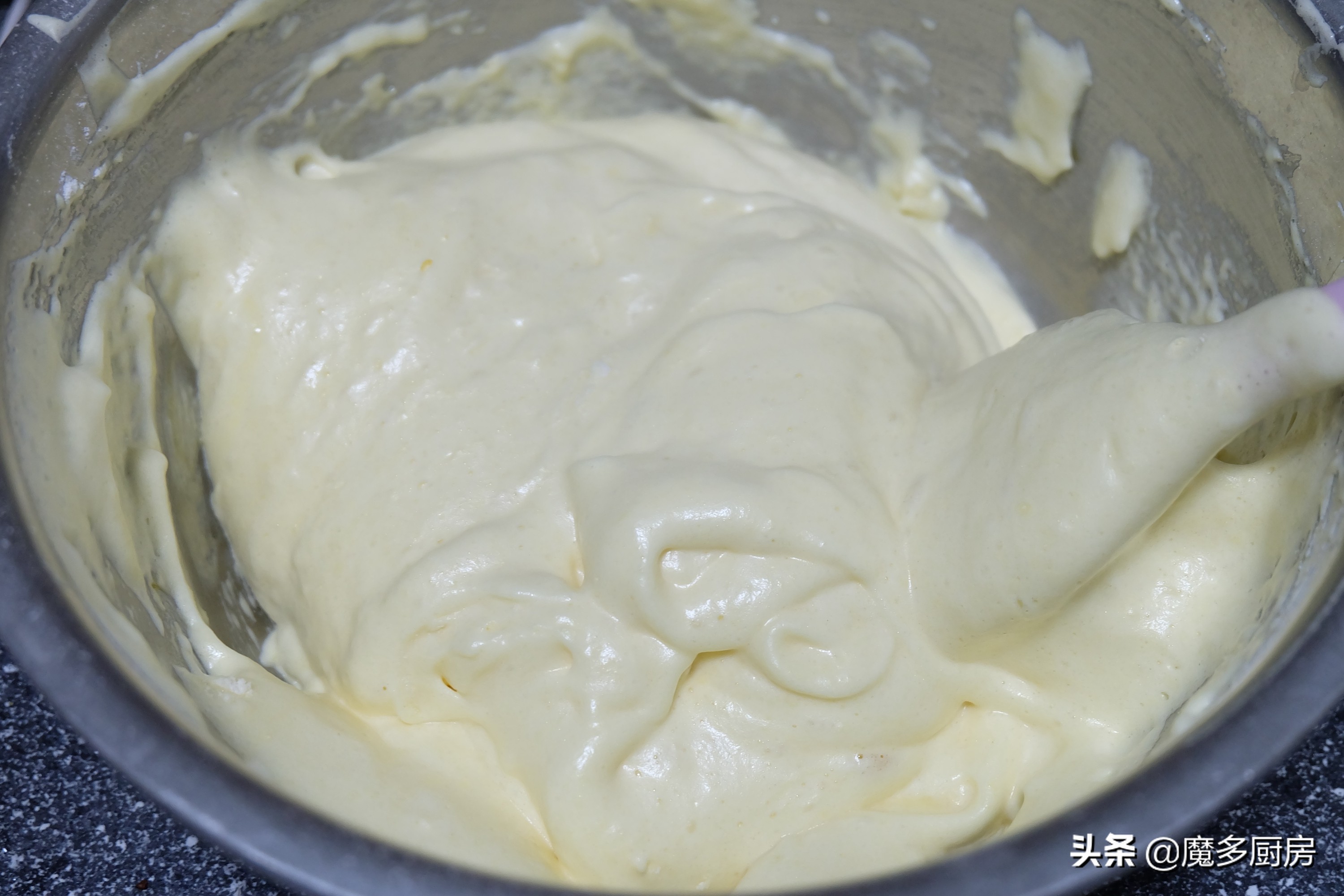 3个鸡蛋1碗面粉,教你做纸杯小蛋糕,低糖低油香甜松软,孩子爱吃
