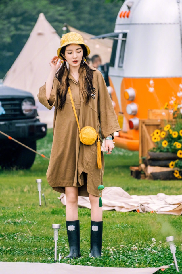 杨幂的少女感穿搭请收下