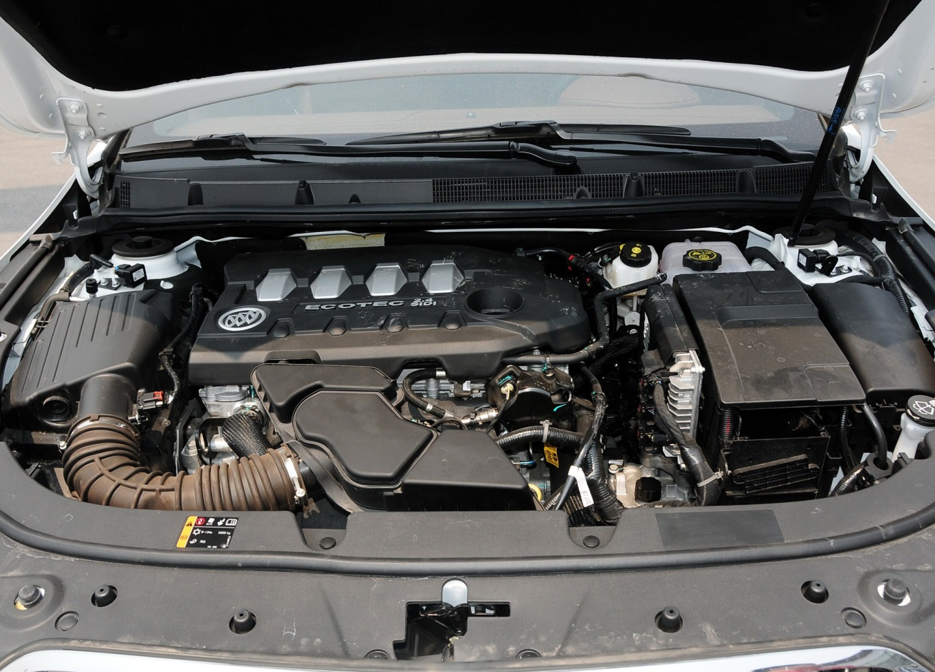 开完15万公里的君越，再驾驶20万公里的迈腾，两者差异显著