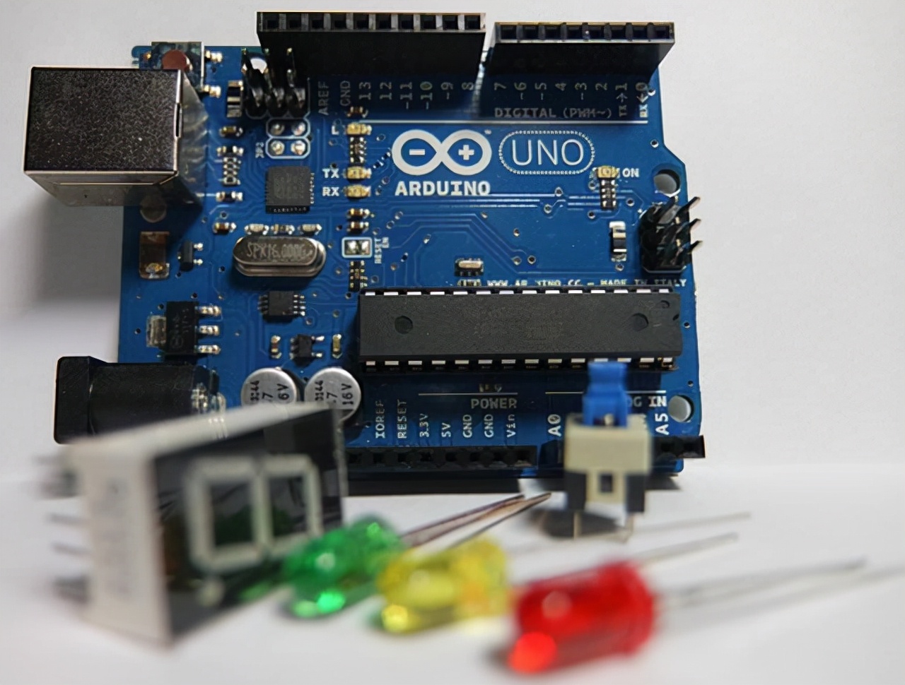 单片机能代替PLC吗？从5个对比告诉你