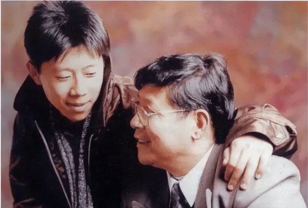 夏雨：与离异父母有隔阂，与高圆圆传绯闻，娶到袁泉三生有幸