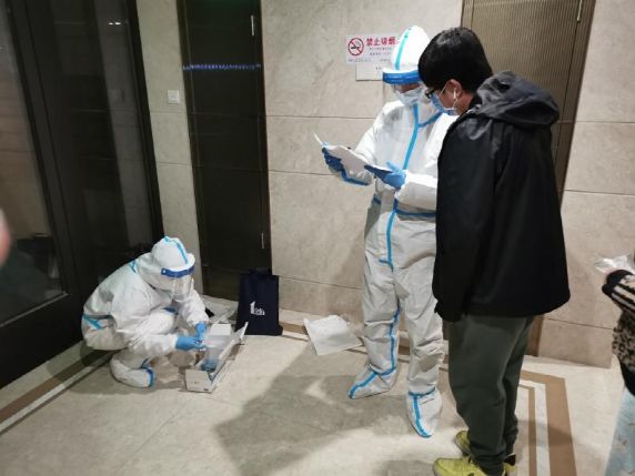 刚通报！1565+7090，上海大暴发！券商、基金员工深夜紧急逆行