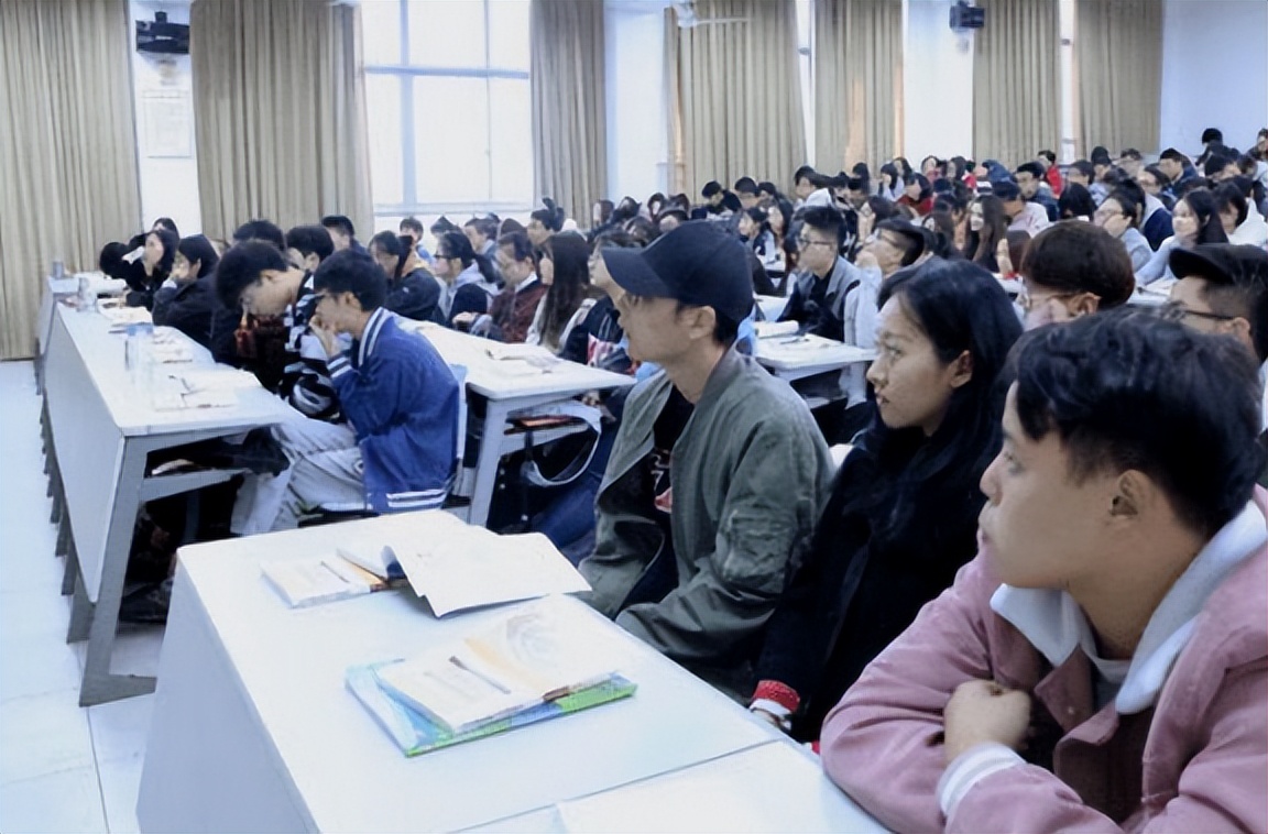 处境尴尬的4所985院校，学霸看不上，学渣考不上，学校直言太难了