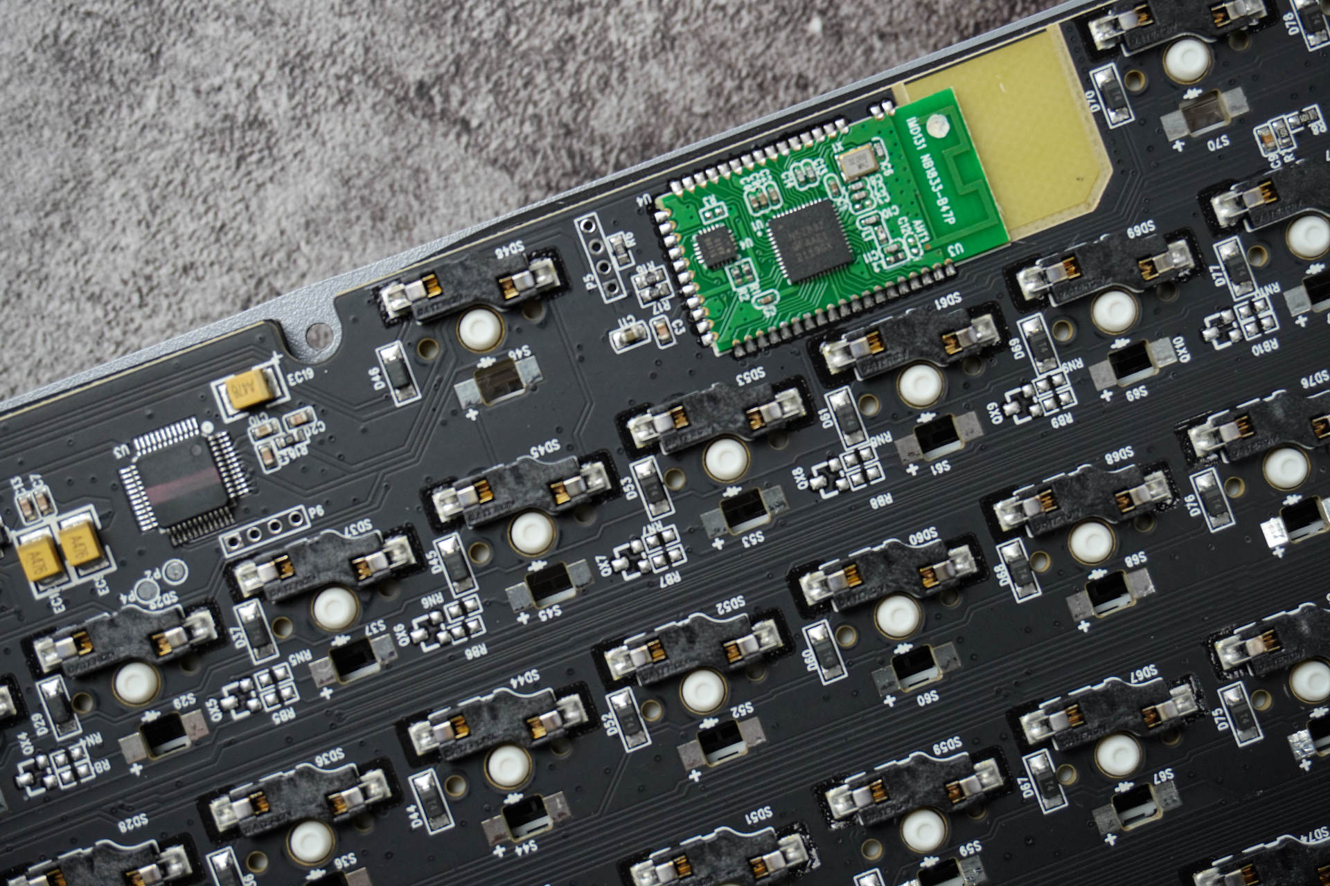 这次全面精彩！Lofree洛斐小翘百键“水泥灰”键盘深度体验