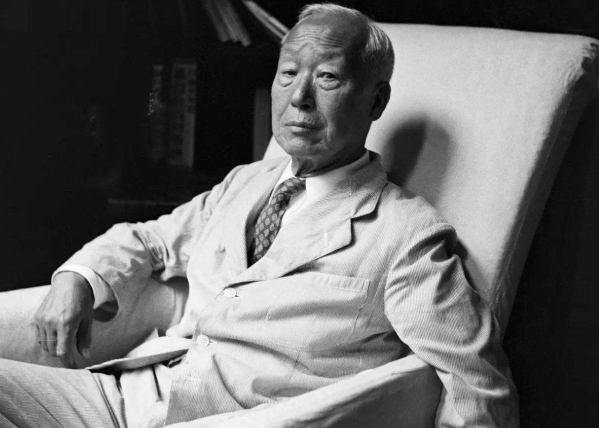 李承晚也是韩国的首任总统,1948年李承晚选举为韩国的首任总统.