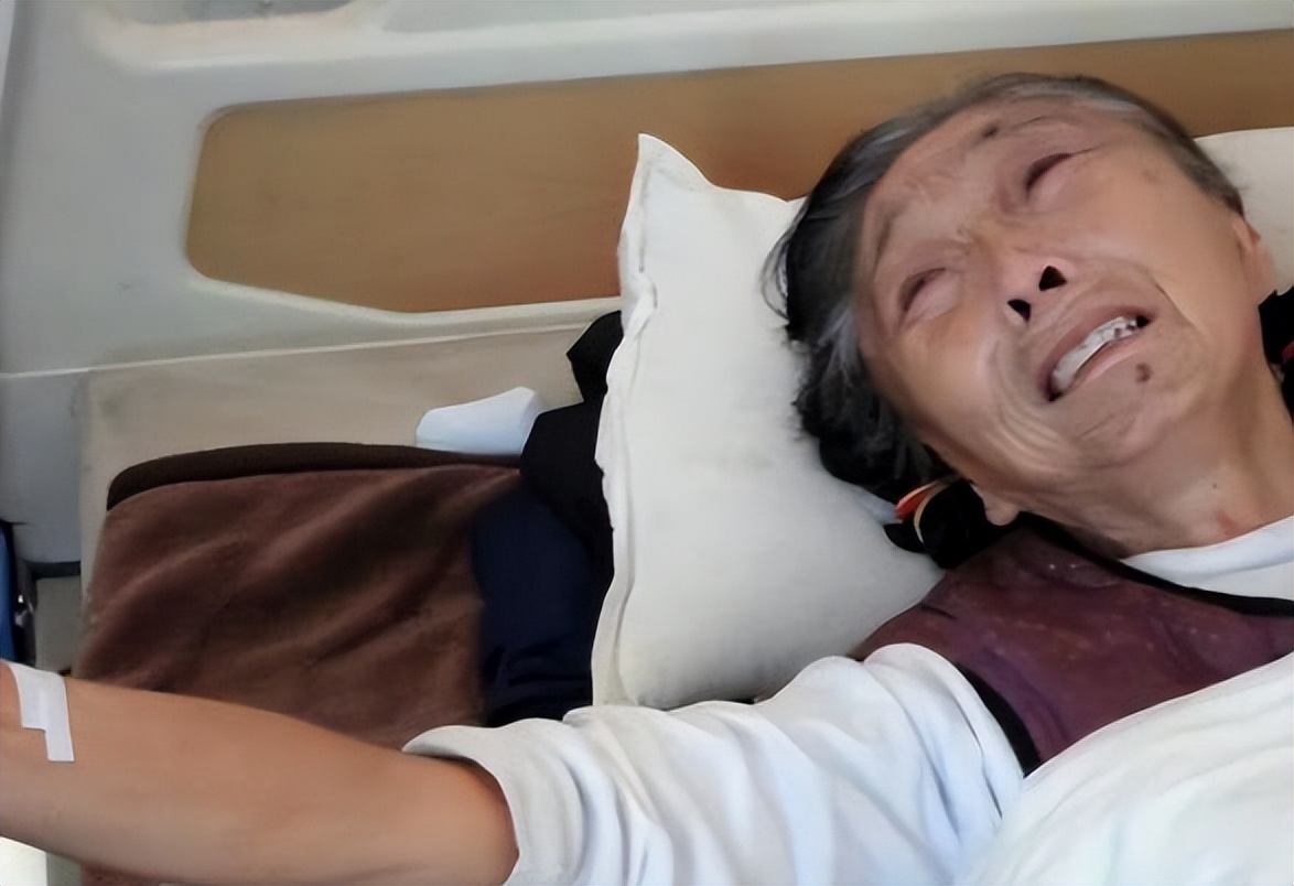 85岁马玉琴晚年凄苦，丈夫却整日大鱼大肉，年收入曝光令人咋舌