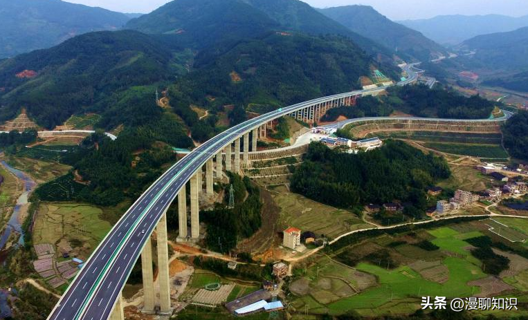 为什么我国公路经常翻修，日本却崭新如初，难道我们技术比日本差