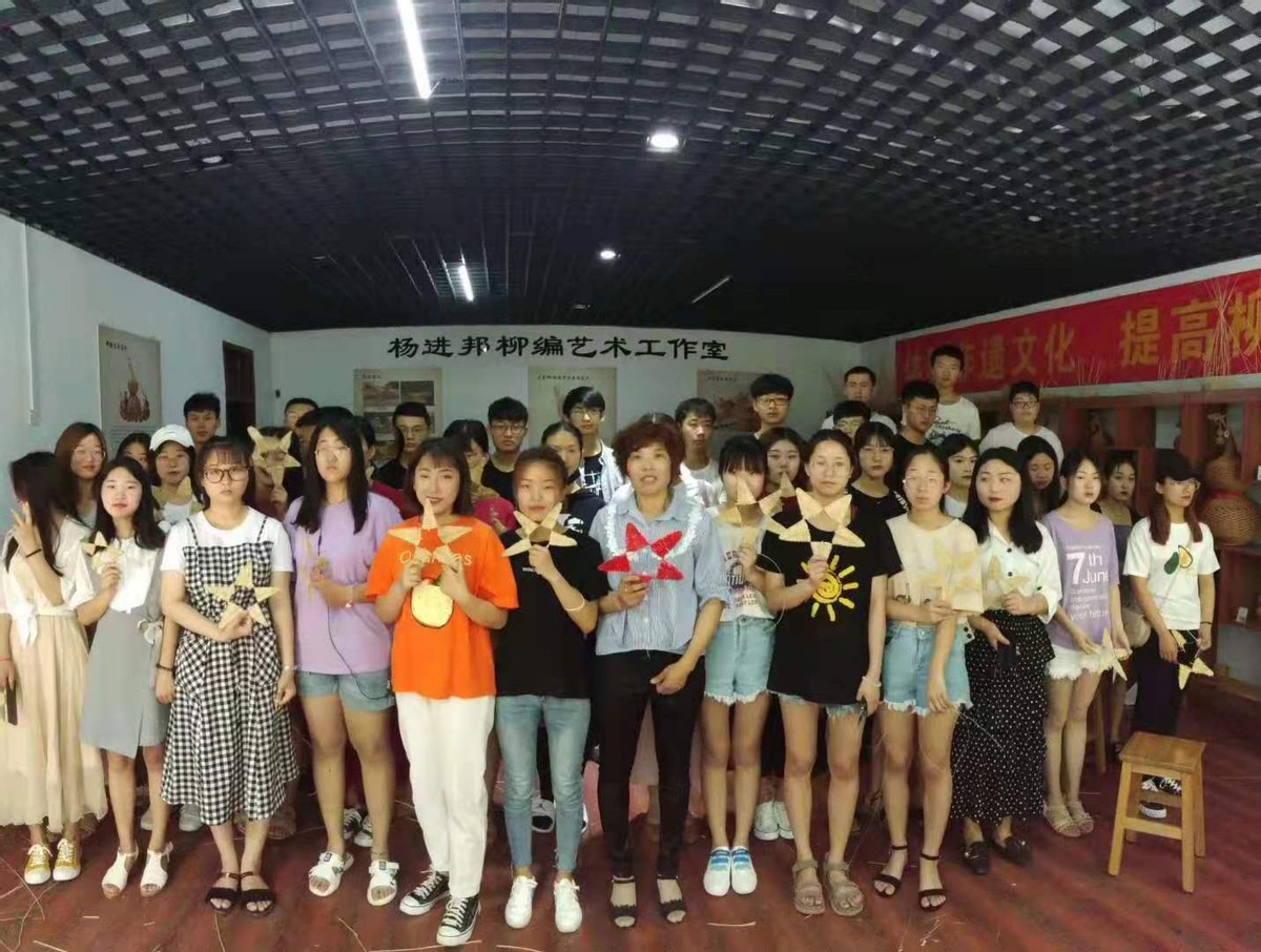 奋斗百年路 启航新征程——中国艺术传承人物杜培兰