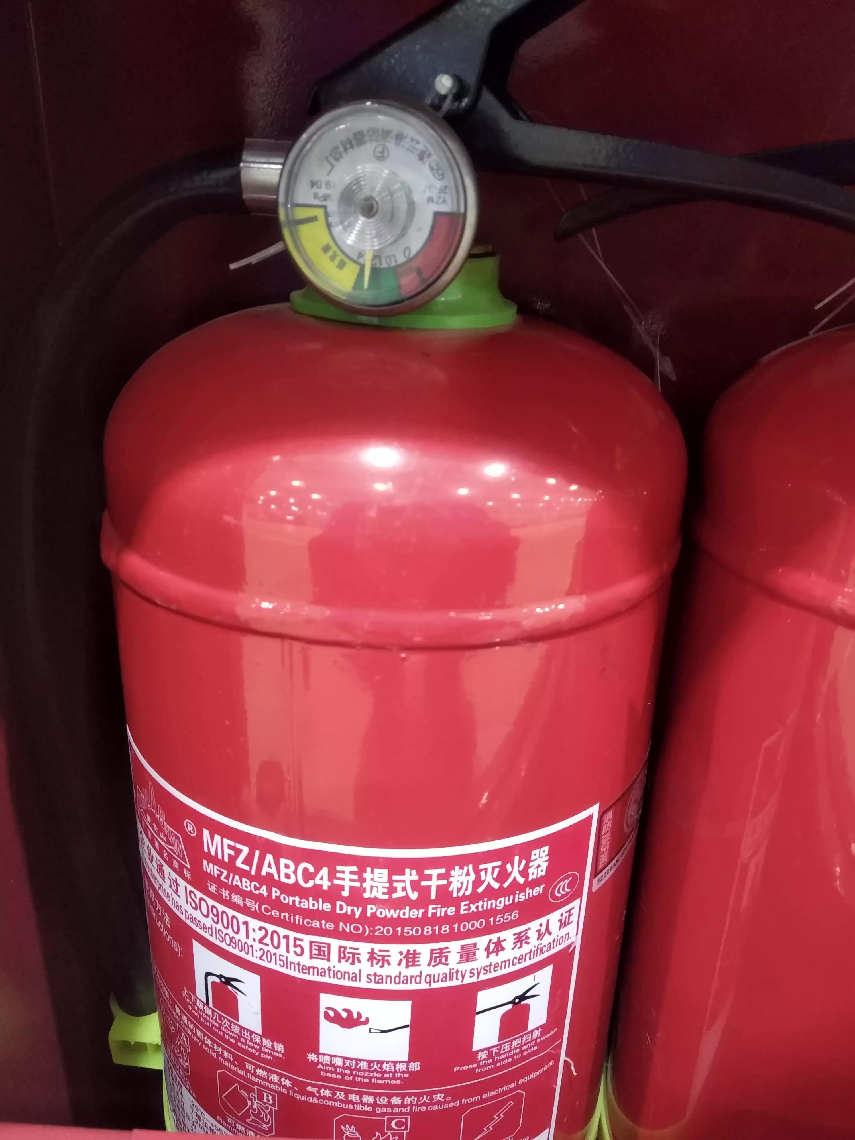 干粉灭火器如何使用干粉灭火器的正确使用方法步骤