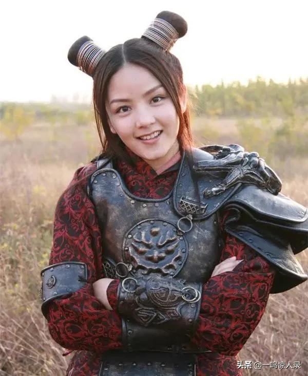 演技就不提了,能将哪吒演绎得如此深入人心的演技肯定没得说.