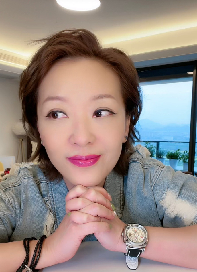 至今单身53岁前tvb女星晒落泪演技获赞内地发展赚到盆满钵满
