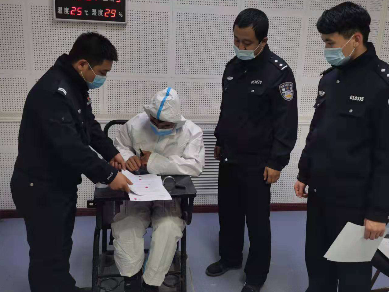 西安临潼警方火力全开守护平安两天之内抓获涉嫌各类刑事案件犯罪嫌疑人6名、破案34起、追回被盗手机8部