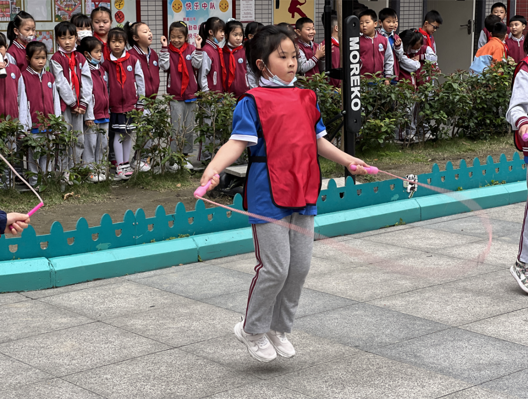 双流区棠湖小学（南区）体育节——田径运动会正式拉开序幕