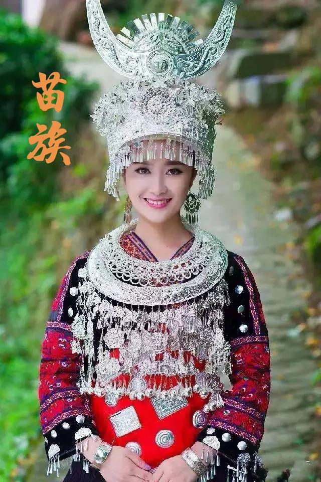 大部分人对少数民族服饰的印象,都来自于电影电视节目,其中的精致设计