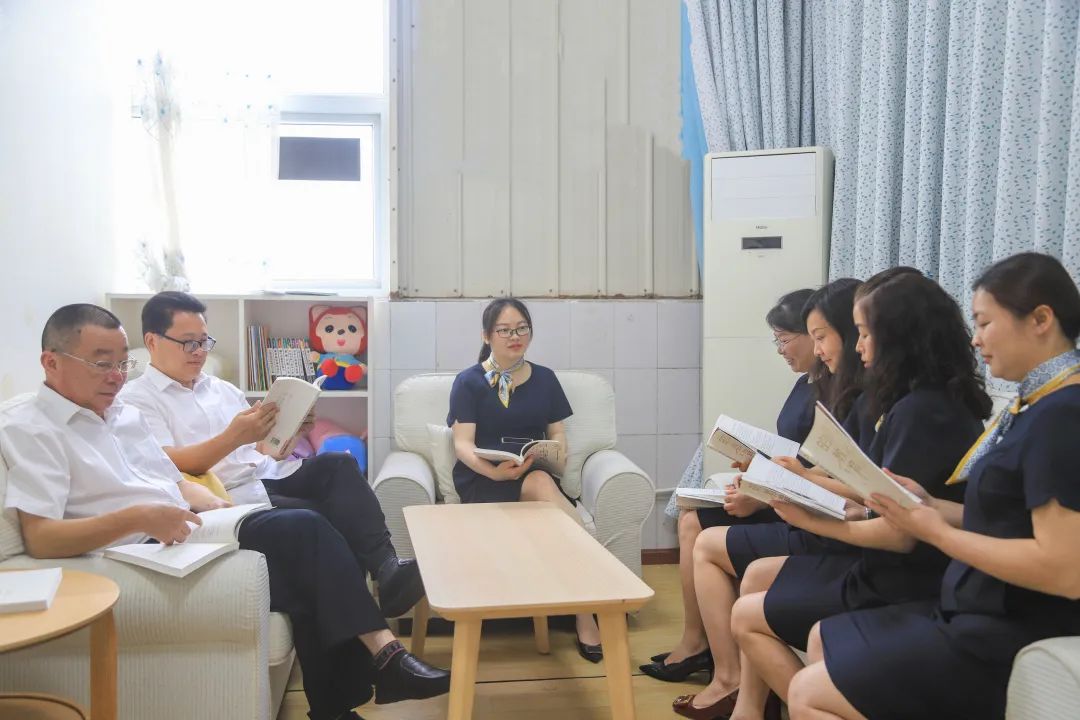 读书月，南湖小学继续深入开展书香校园建设和读书节活动