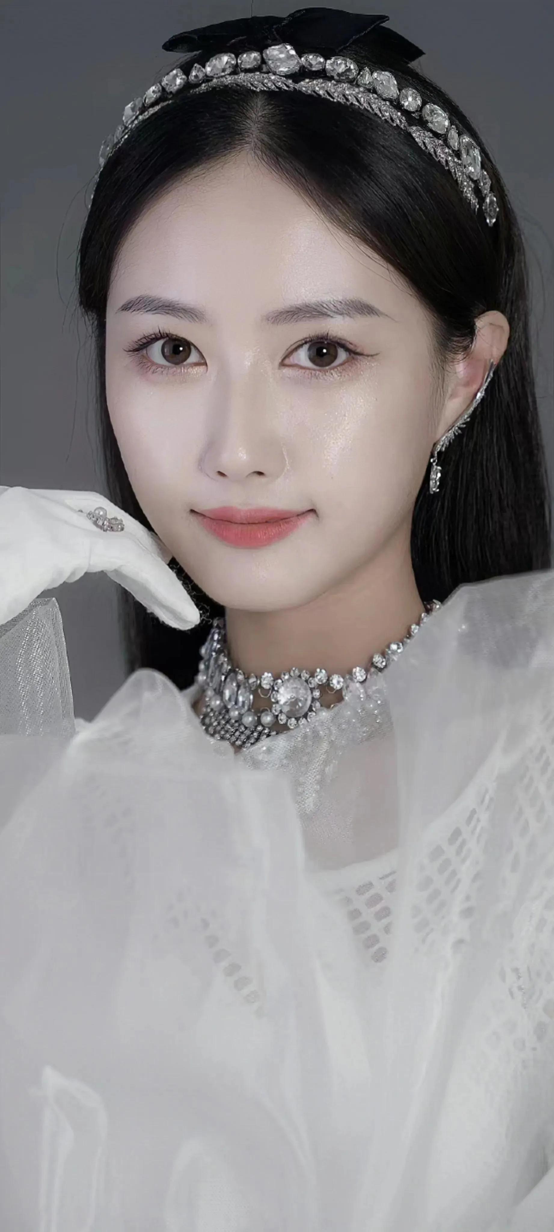 端庄美丽的张子璇