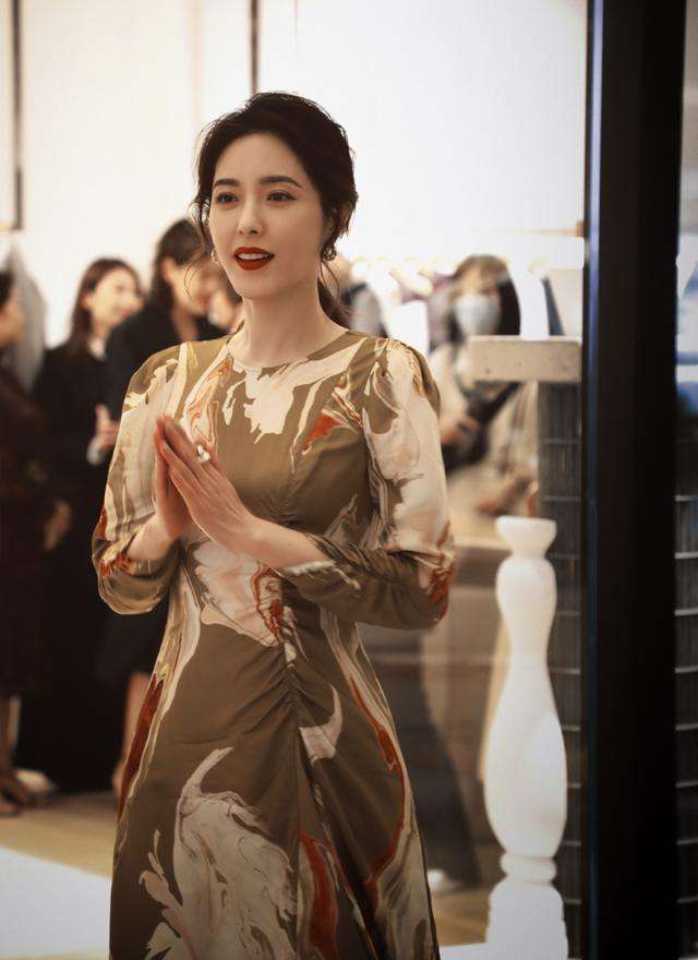 曾黎的5段感情,三段和影帝,四月被拍到新恋情?45岁还未结婚