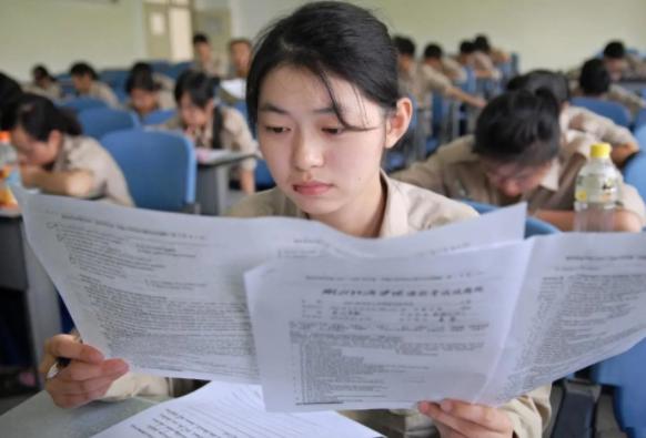 学生考上211后，因一科成绩太差被迫退学，网友感叹道可惜了