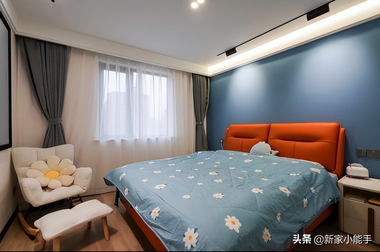 辛苦三个月完工，装修花了20万，色彩搭配漂亮，无主灯设计是亮点